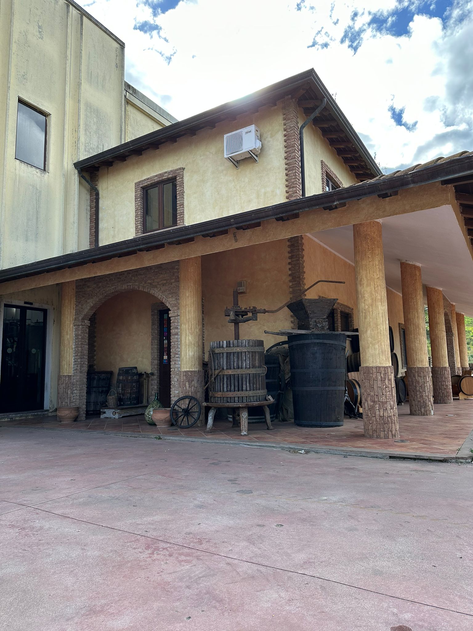 foto della cantina malena cirò